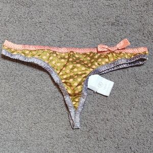 IZOD Women's Vintage Floral Patterned Thong Bottoms (New Condition)